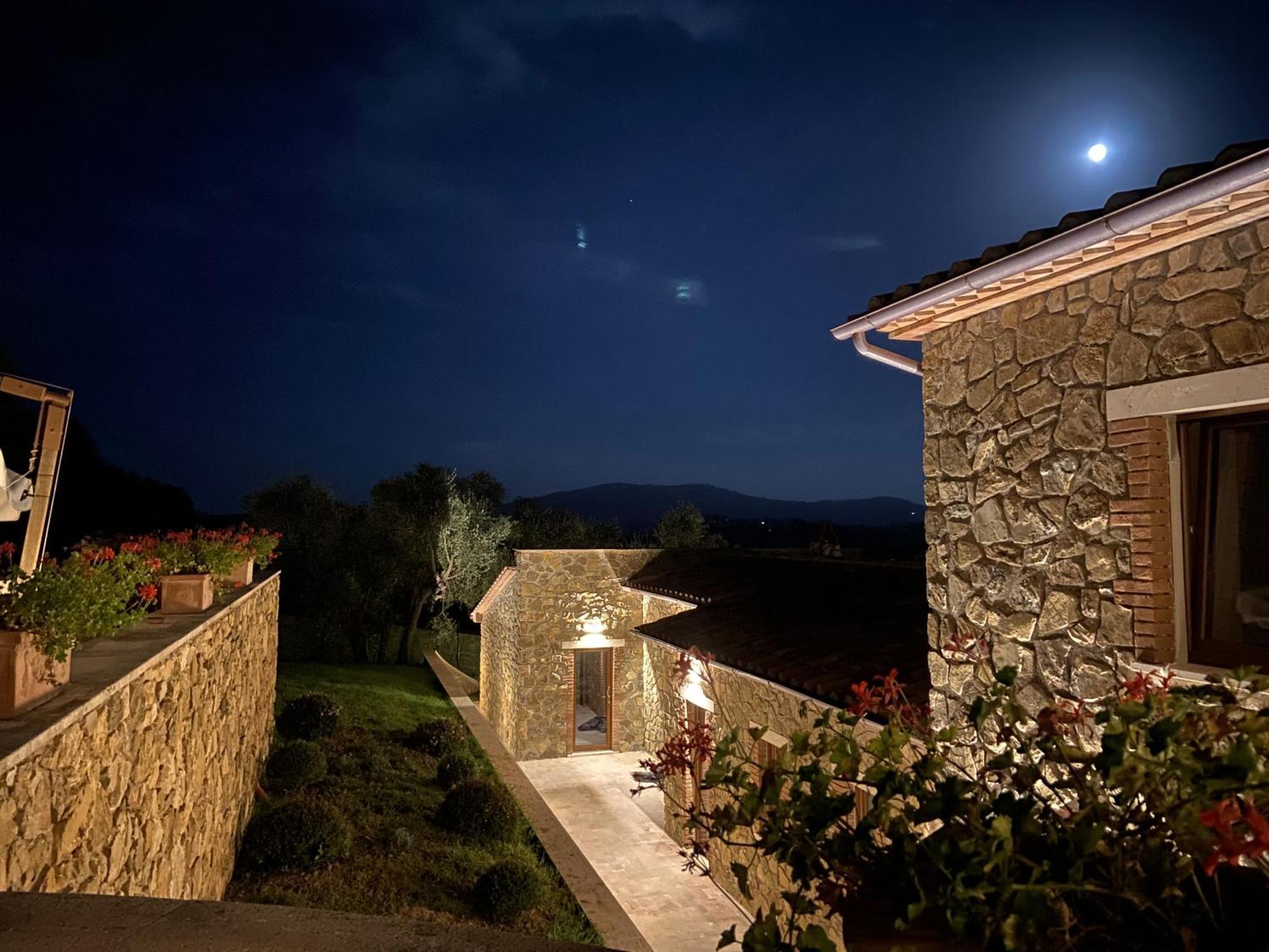 Fattoria Pianetti Guest House Manciano Exterior photo